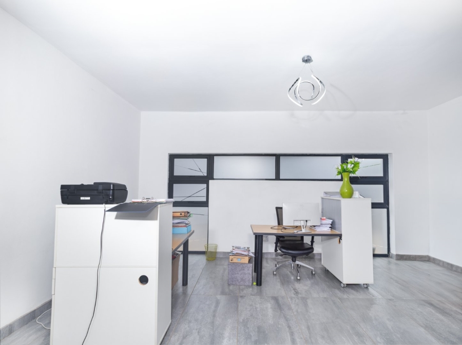 6 Bedroom Property for Sale in Gateway Manor North West